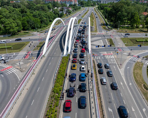 Samochody na moscie we Wroclawiu © sopthedrone