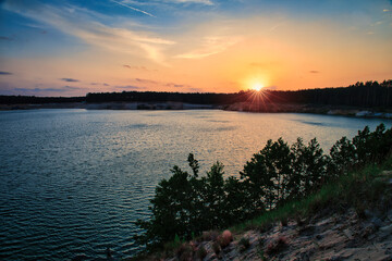 See am Abend mit Sonnen und Dramatischen Himmel - Sunset - Landscape - Beautiful - Sunrise over Sea - Colorful - Reed - Clouds - Sky - Sundown - Sun - Silhouette - High quality photo	