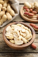 Fresh peanuts in bowl on wooden table