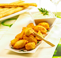 bocaditos de coliflor al parmesano 