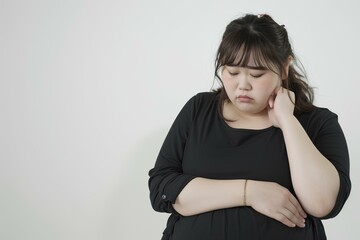 痩せたいのにダイエットに失敗してまた太ったことに悩む肥満女性
