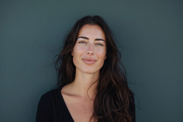 Obraz premium A close up portrait of a young woman with a subtle smile