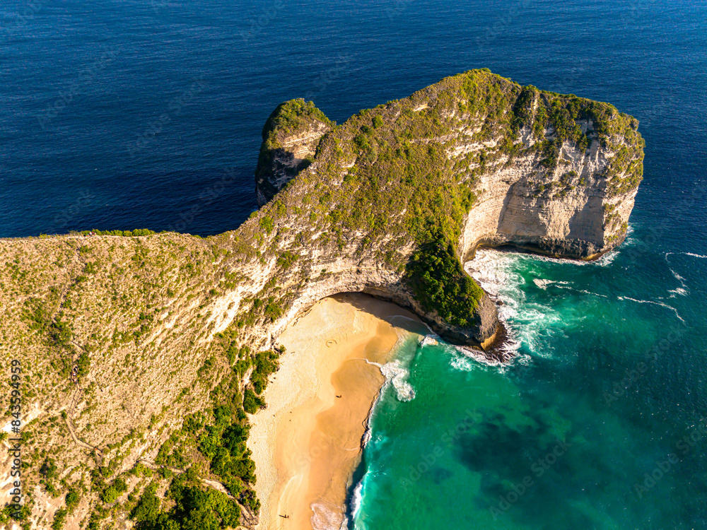 Wall mural Airview of Kelingking Beach on Nusa Penida Island, Indonesia