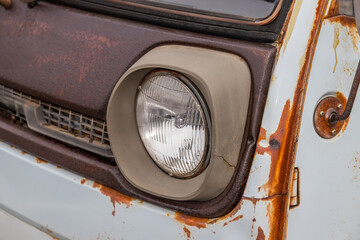 古い自動車のヘッドライト　Headlight of the old car