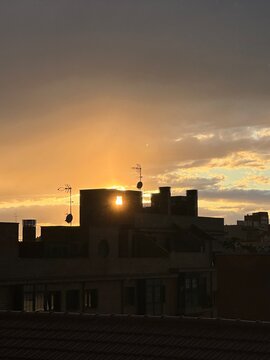 Sol entre edificios