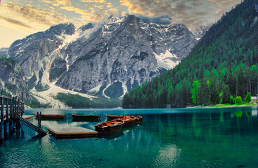 Obraz premium Lago di Braies: Where Emerald Waters Meet Majestic Peaks