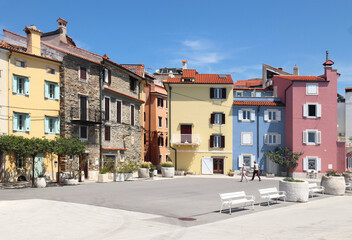 OLD HOUSES IN THE CITY OF PIRAN IN SLOVENIA