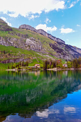Obraz premium Der Seealpsee im Alpsteingebirge, Kanton Appenzell Innerrhoden (Schweiz)