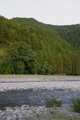 山間を流れる清流
