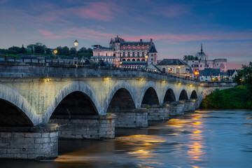 Fototapeta premium Amboise town and Chateau de Amboise at sunset