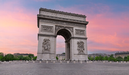 arc de triomphe at sunset