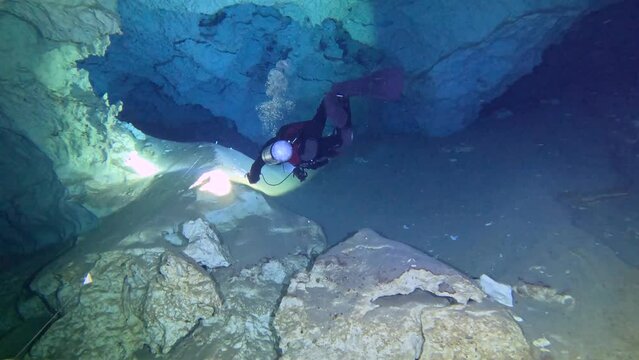 Cave Diving in Sand Dollar Sink Hole, Florida