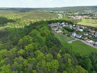 Luftaufnahme von Landschaft im Sommer in Rheinland-Pfalz