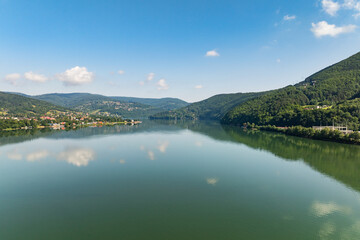 Krajobraz Międzybrodzia i Czernichowa - panorama jeziora