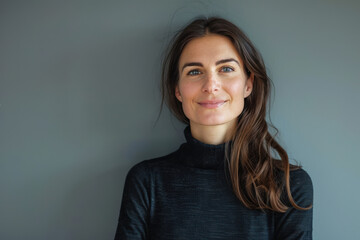 Obraz premium A close up portrait of a young woman with a subtle smile