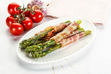 Grilled asparagus with bacon