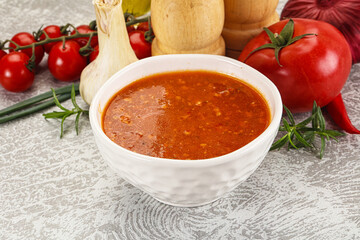 Hot tomato soup with diced chicken