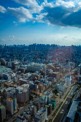 Obraz premium 東京スカイツリーの隣の高層ビルからの東京の街並み