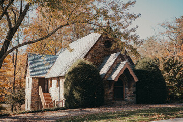Obraz premium Small Church in the Fall
