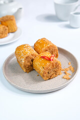 Food made from bread and abon.