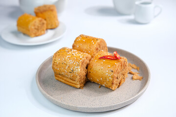 Food made from bread and abon.