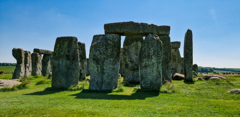 Naklejka premium Stonehenge under a Clear Blue Sky