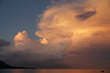 黄金色にたなびく雲

