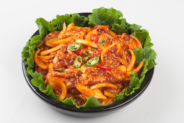  A food made by mixing raw duck meat into easy-to-eat pieces with various vegetables and seasoning it spicy.
