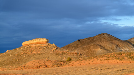PAISAJE MONTAÑOSO AL ATARDECER EN LA PROVINCIA DE TERUEL. ARAGÓN. ESPAÑA. EUROPA