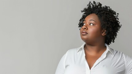 Obraz premium A woman with a confident gaze and natural beauty