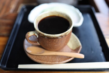 陶器で飲むコーヒー
