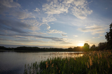 Barlinek. Polska. Maj 2024. Widok na jezioro barlineckie. Zachód słońca. © Roman Trojanowski