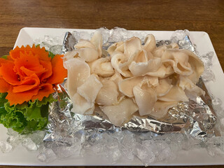 Thinly sliced ​​giant abalone served with seafood dipping sauce.