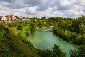 La Garonne serpentant au niveau du centre-ville de Carbonne