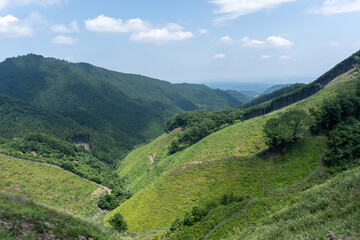 Fototapeta premium View of the trail from Mt. Bonno-ori via Mt. Kuroyama, Mt. Iwatakeishi, and Mt. Sodake