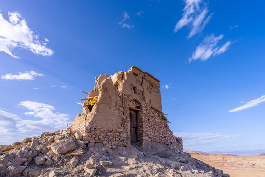 The public granary at the top of the hill is the earliest structure in the area.The Berbers built many mud-house Kasbah near the Ait Ben Haddou Gorge, Morocco.