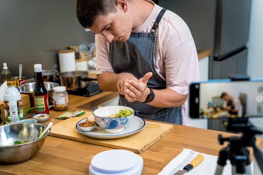 The chef is broadcasting live from workshop how to prepare a vegetarian food