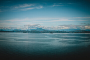 Fototapeta premium Vast Alaskan Seascape with Distant Mountain Ranges