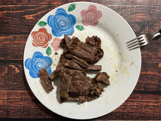 PHOTO OF PLATE WITH PIECES OF BARBECUE