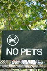 no pets sign