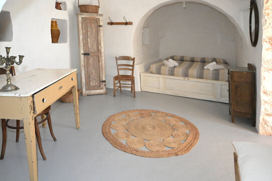 camera da letto in un'natica masseria pugliese