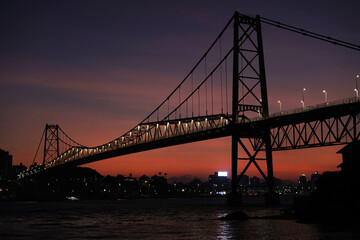 Por do Sol na Ponte Hercílio Luz em Florianópolis