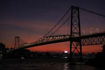 Por do Sol na Ponte Hercílio Luz em Florianópolis