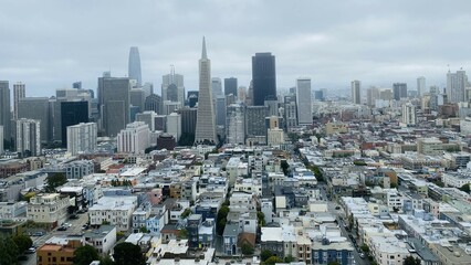 Fototapeta premium Downtown San Francisco, A high angle view of San Francisco's business district on a cloudy day.