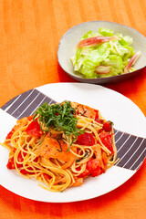 サーモンとトマト、青紫蘇のスパゲティ