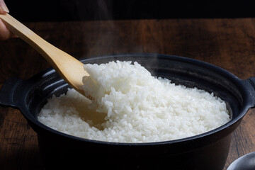 炊き立ての土鍋ご飯　Japanese food