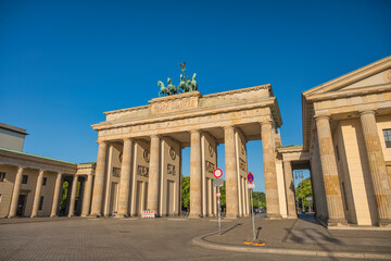 Obraz premium Berlin Germany, city skyline at Brandenburg Gate (Brandenburger Tor)