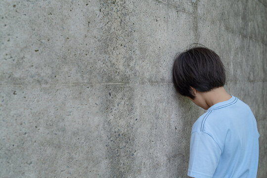 「うなだれる人」の写真素材 | 735件の無料イラスト画像 | Adobe Stock