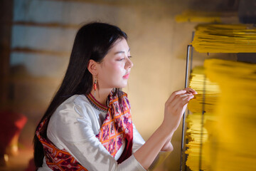 Fototapeta premium teenage girl dressed in traditional Thai clothing