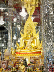 Obraz premium Giant Golden Buddha Statue